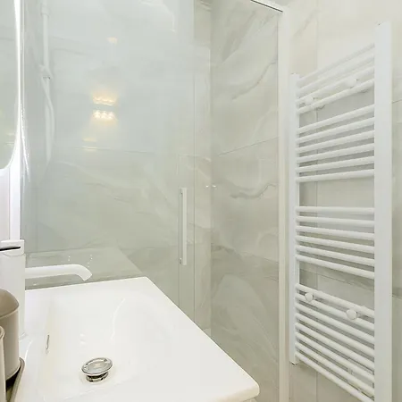 Hotel Au Portes De Paris, Cosy Et Chaleureux *